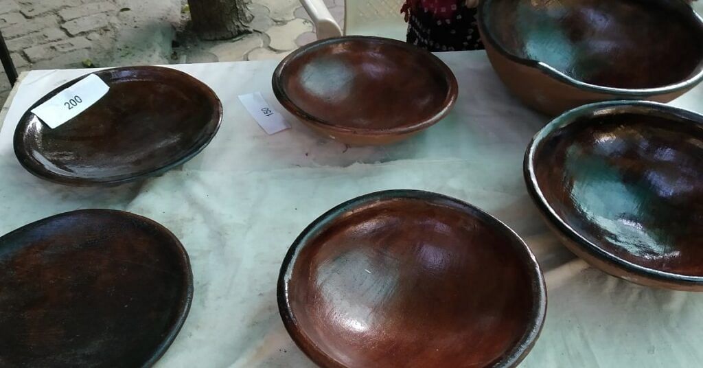 Nonstick vessels from mitti