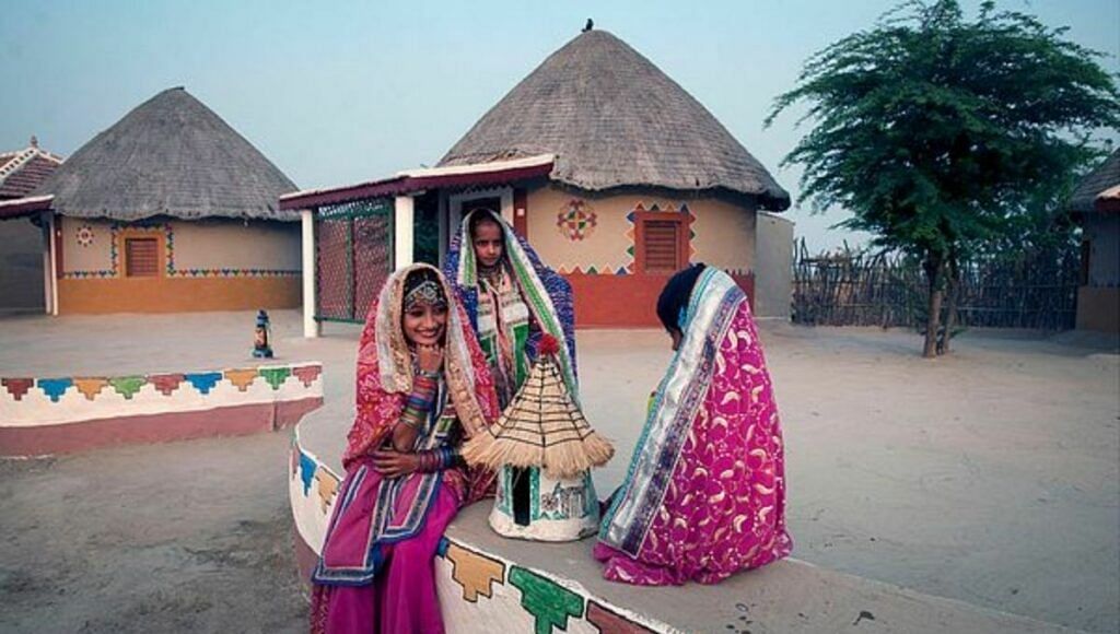 Kutchi Girls and Traditional Bhunga