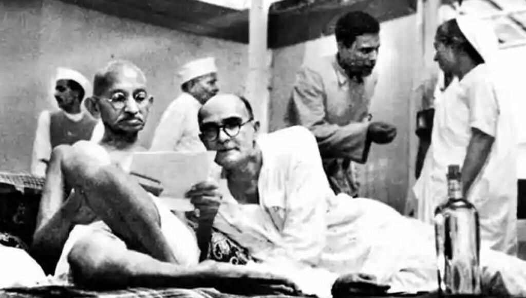 Mahadevbhai Desai In Gujarati With Mahatma Gandhi